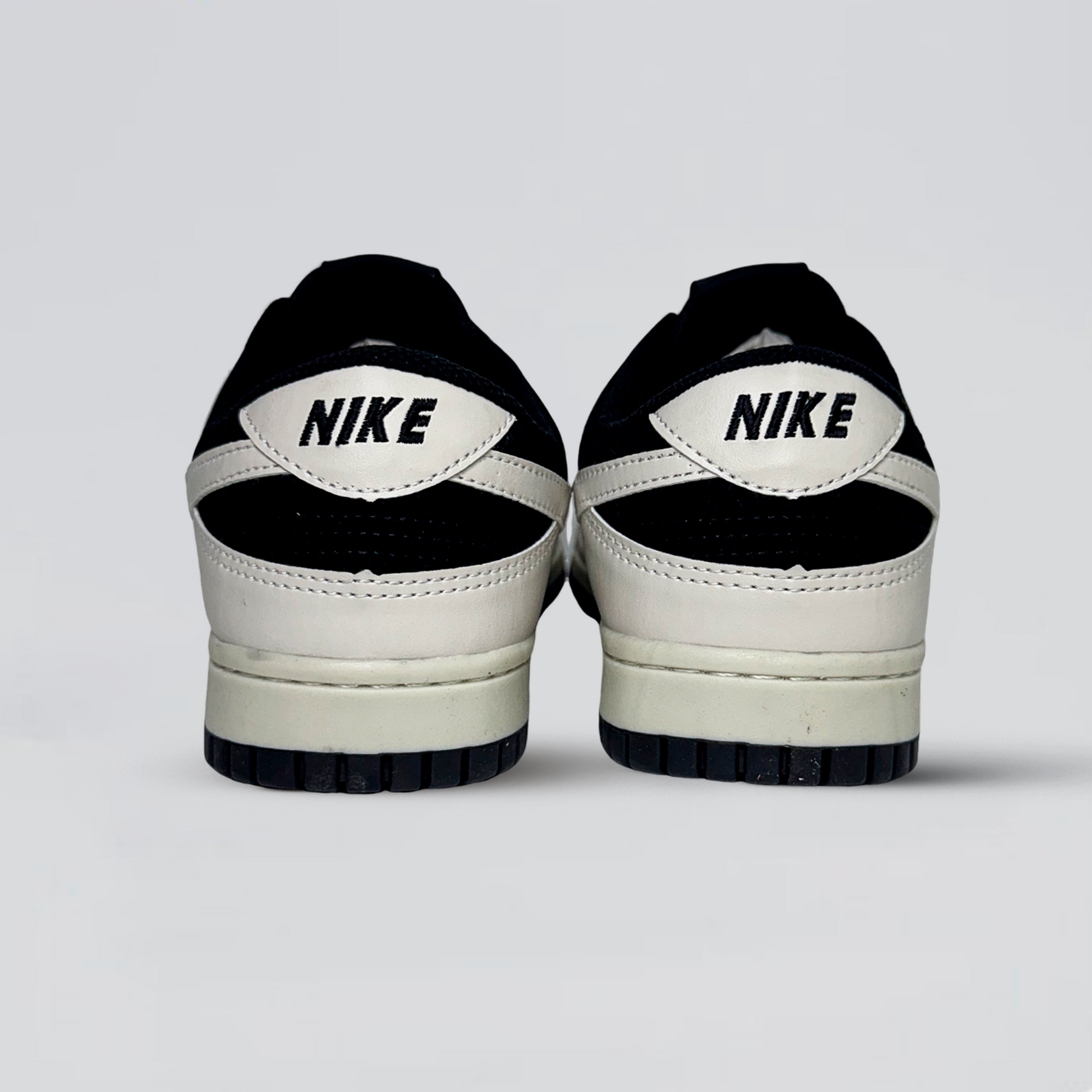 NK Dunk Low | Natural Preto Reverse