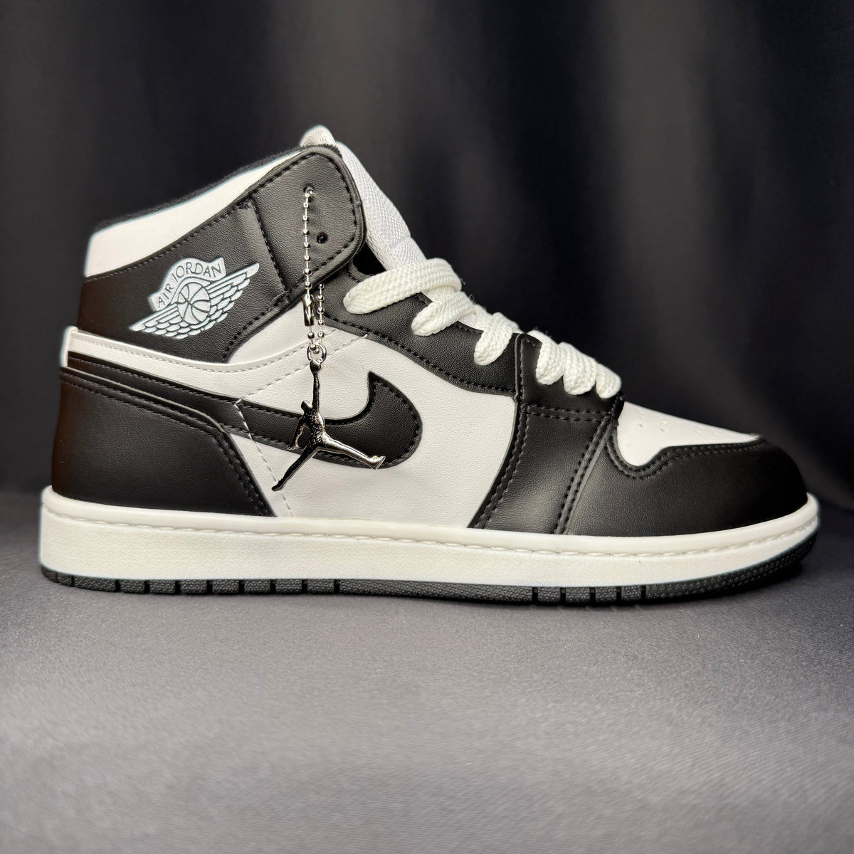 Jordan 1 Mid Panda