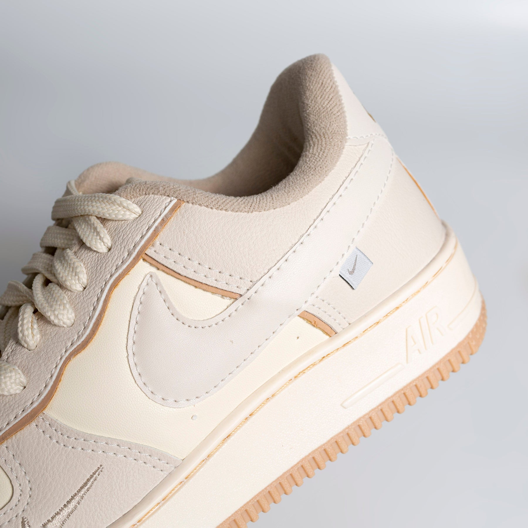 AF1 Premium Bege Medalha