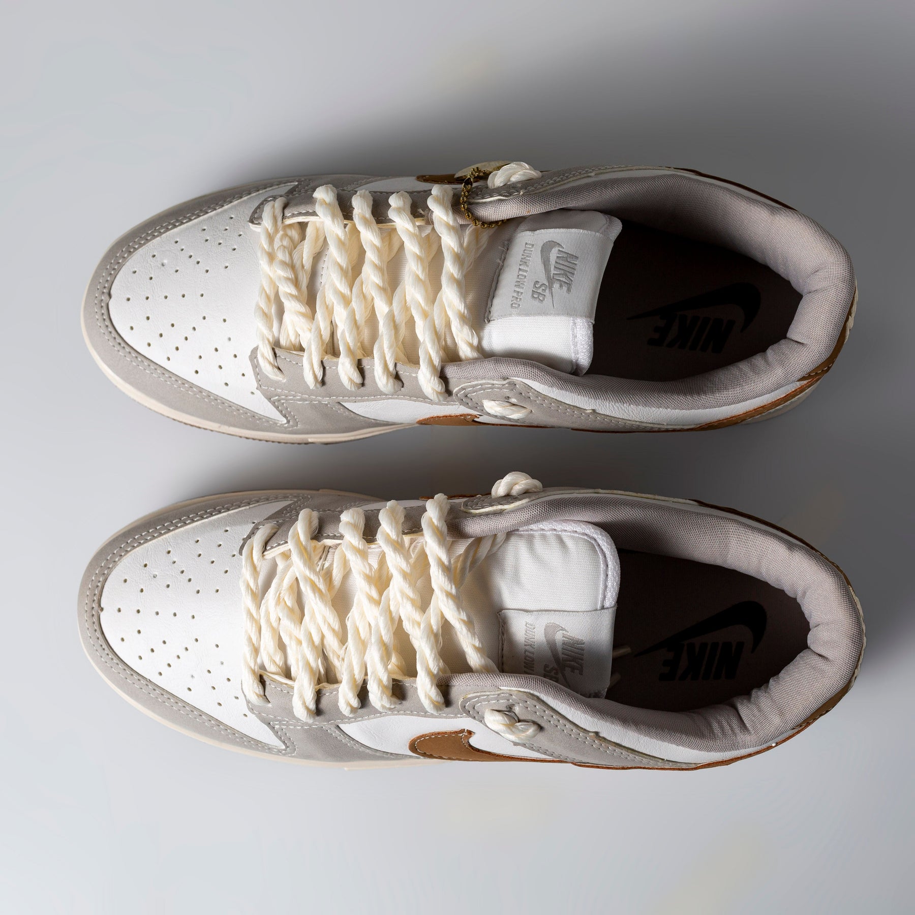 NK Dunk low Premium Bege caramelo Medalha