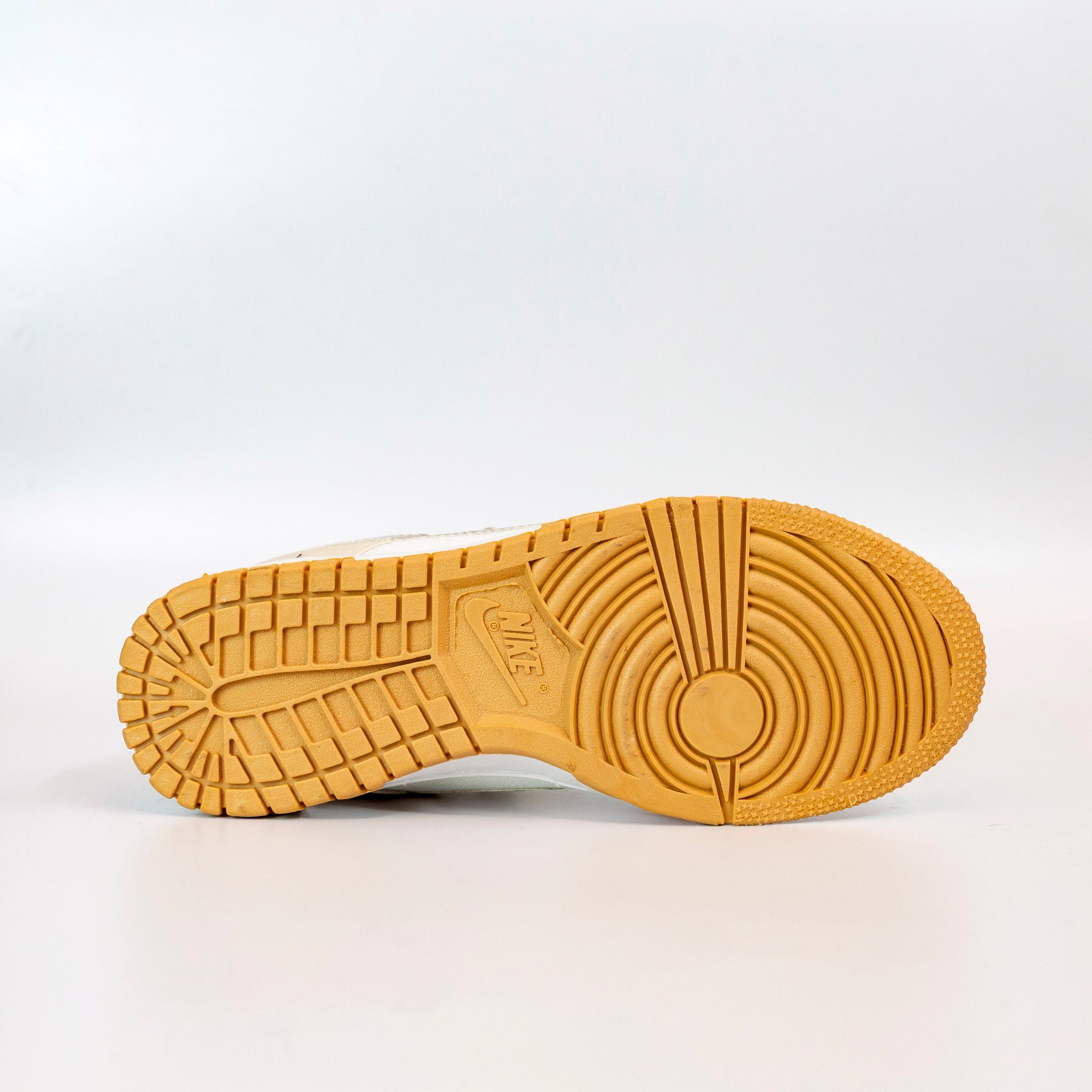 NK Dunk Low Metalic Gold