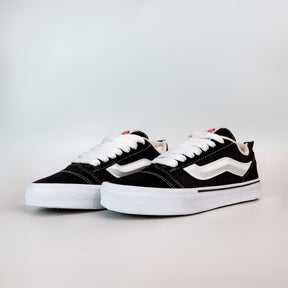 VNS Knu Black white (ÚLTIMOS PARES)