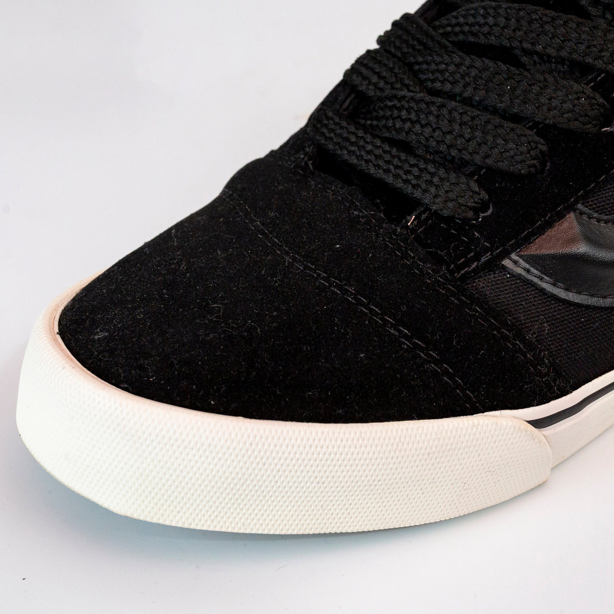 VNS Knu Black Cream (ÚLTIMOS PARES)